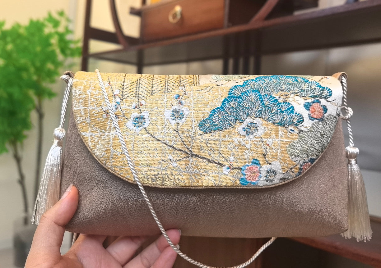 Gilded Brocade Metal‑Element Clutch Bag